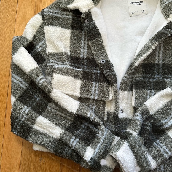 Abercrombie Cropped Sherpa Shirt Jacket - Picture 3 of 6
